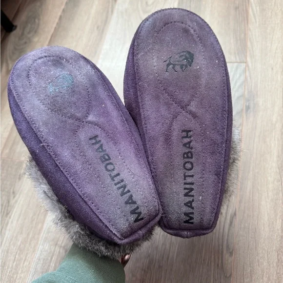 Manitobah Slippers - Picture 2 of 2